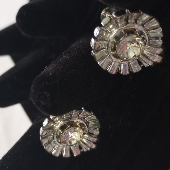 Vintage Starburst button design w large faceted rhinestone screwback earrings - Picture 7 of 11